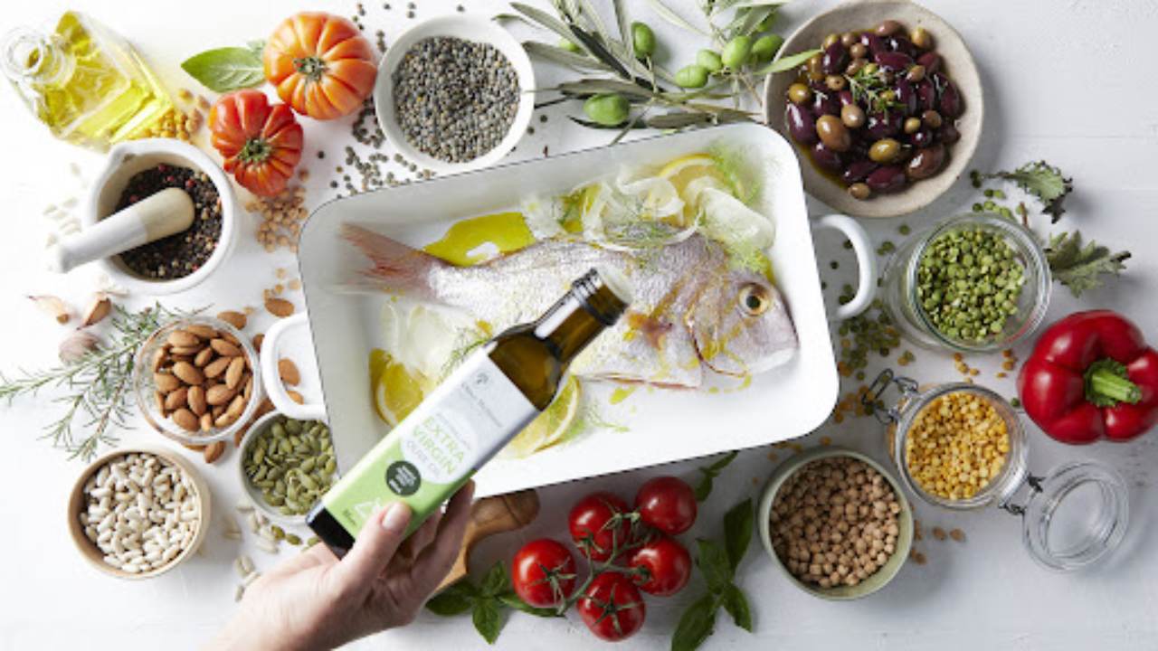 Minyak Zaitun dalam Diet Mediterania: Fakta Atau Mitos