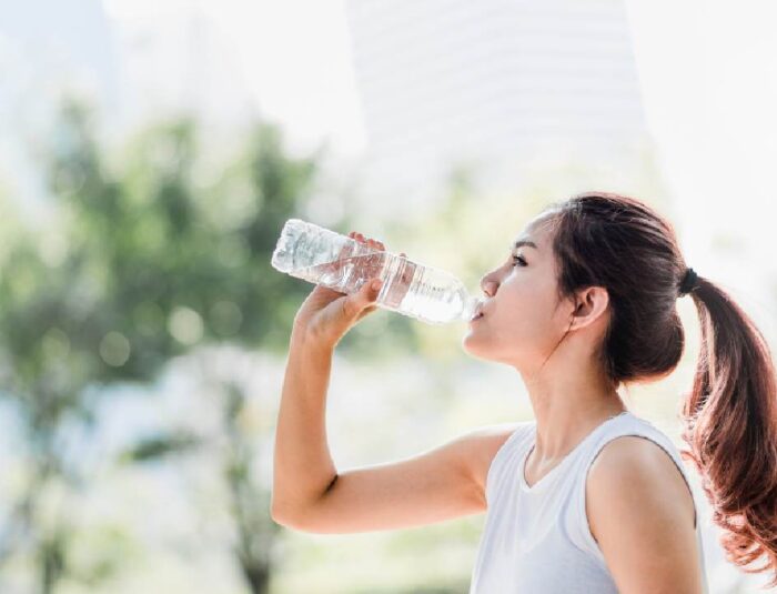 Diet Air Putih dan Efeknya pada Berat Badan: Antara Mitos dan Realita